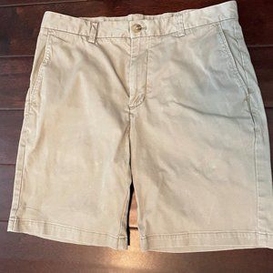 Vineyard Vines khaki shorts sz 33